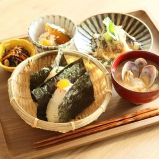 (OMUSUBI CAFE)