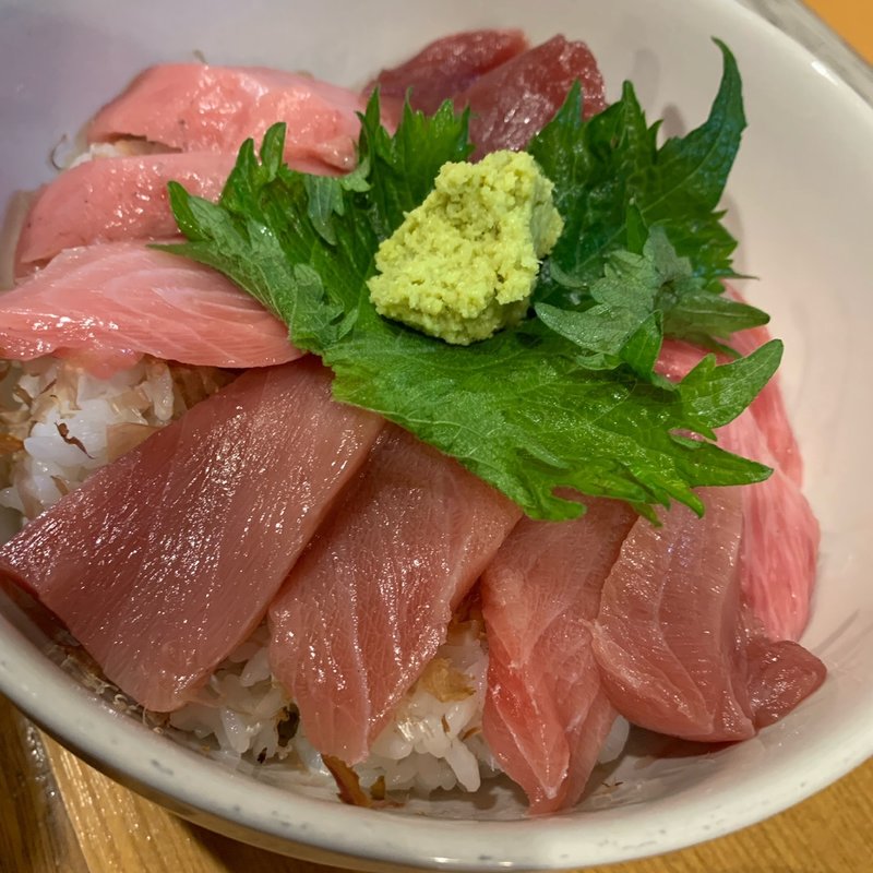 マグロ丼（上）(まぐろ屋 とと蔵)