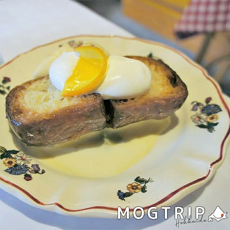 サヴァランとラムレーズンアイス(ビストロプティットレジョン（BISTROT PETITE REGION ）)