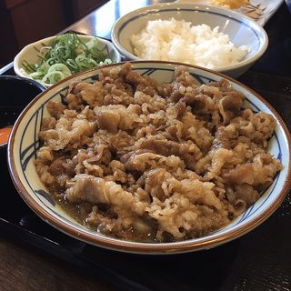 牛すき釜玉（肉2倍）(丸亀製麺春日井西山町)