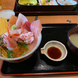 海鮮丼(華)(じもの亭)