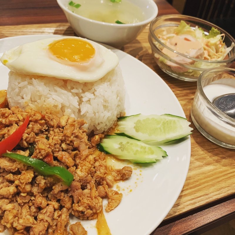 ガパオライス(ティーヌンキッチン西新宿店)