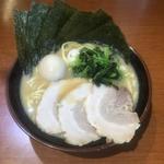 豚骨醤油並盛MAX(横浜家系ラーメン　力丸家)