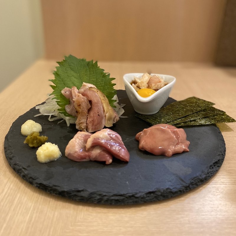 お刺身4種盛り(ハツ、肝、モモのタタキ、ムネのタタキ)(焼き鳥 だいえん)