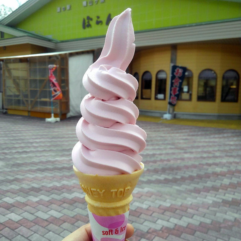 いちごソフトクリーム(道の駅 種山ヶ原 ぽらん )