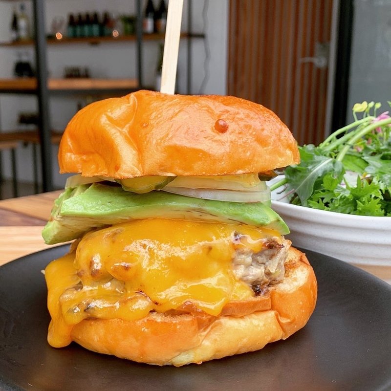 バーグマンバーガー+チーズ+アボガド(バーグマンバーガー)