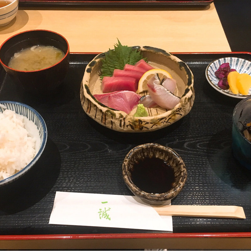 刺身盛り合わせ(一誠)