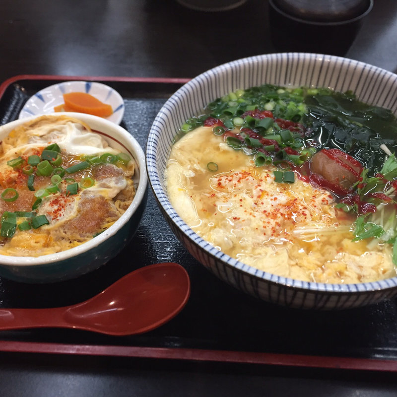 梅卵とじうどん(自家製麺うどん・そば処 三升庵)