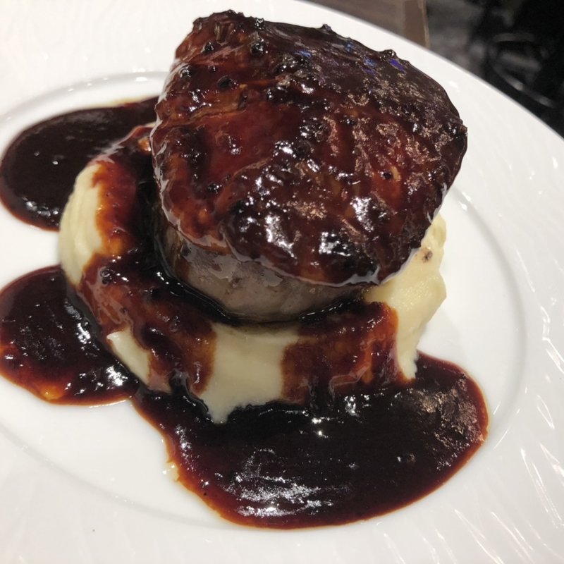 牛フィレ肉とフォアグラのロッシーニ(俺のフレンチ　GINZA)