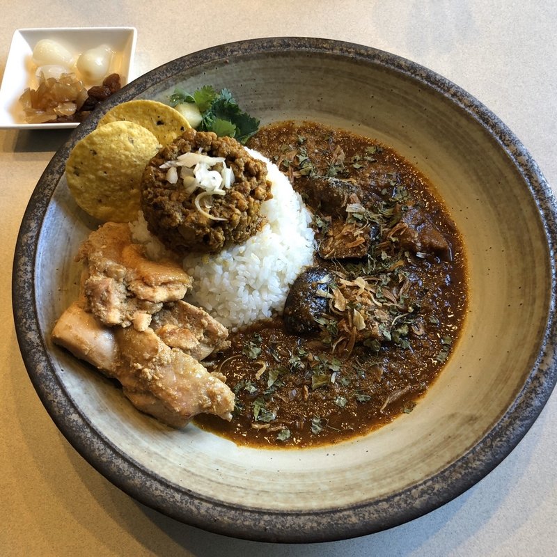 2種あいがけカレー（チキン/キーマ）(ハーティーズ)