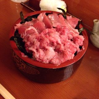 マグロ丼(寿し仲)