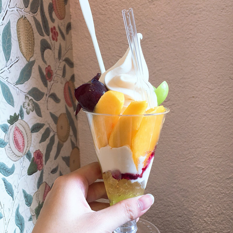 パフェ(果物小町のソフトクリームパーラー)