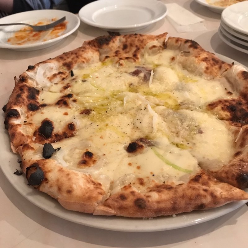 ランチ　チーズ、タマネギ、アンチョビ(Pizzeria Azzurri)