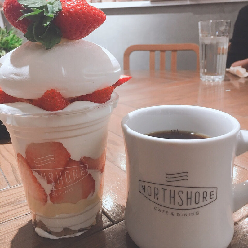 ストロベリーパブロバパフェ(NORTHSHORE 北浜店)