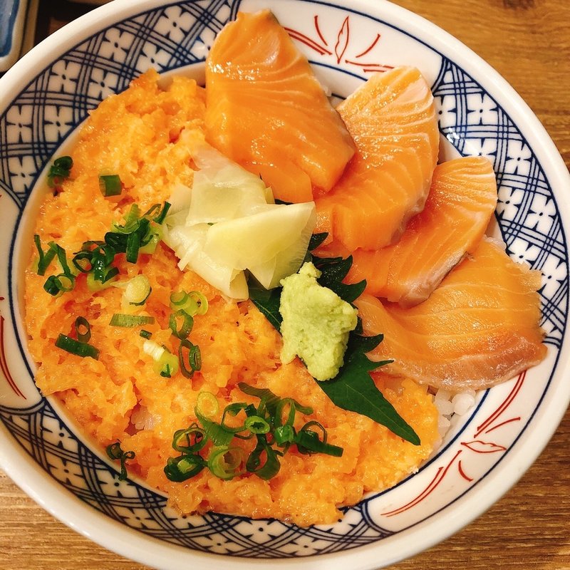 サーモンねぎトロ丼(磯丸水産 梅田お初天神前店)