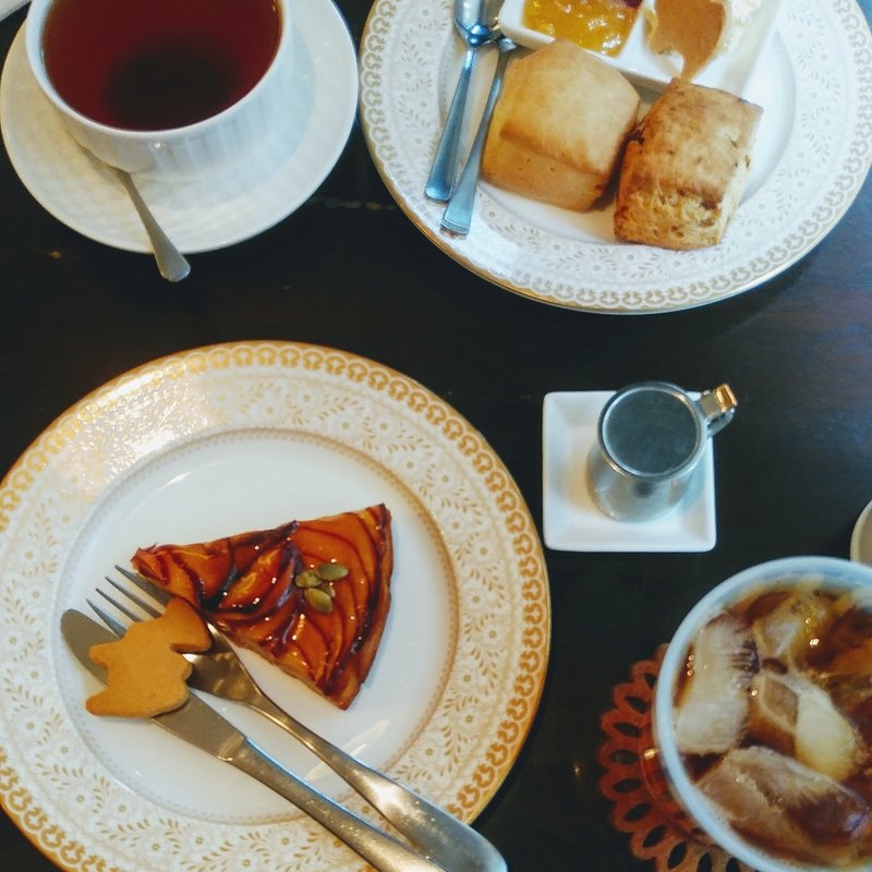 リンゴタルトとスコーン(森のらくだ)