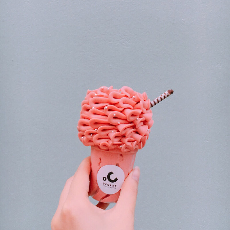 フレッシュストロベリー×リッチチョコレート(DEGLABソフトクリーム研究所)