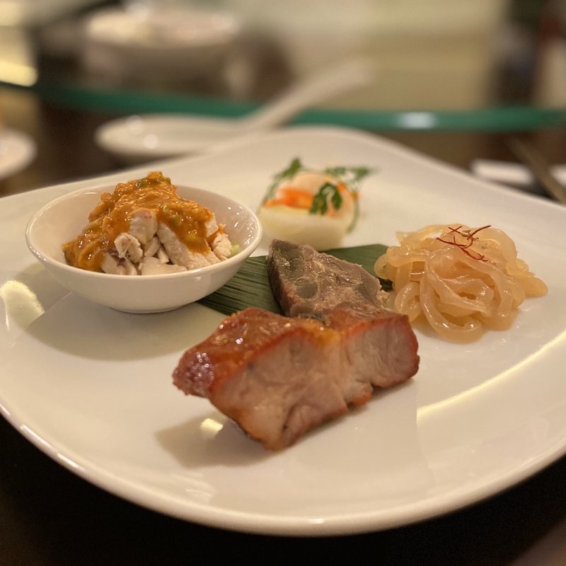 前菜盛り合わせ(クラゲ、バンバンジー、焼豚ほか)(茗圃)