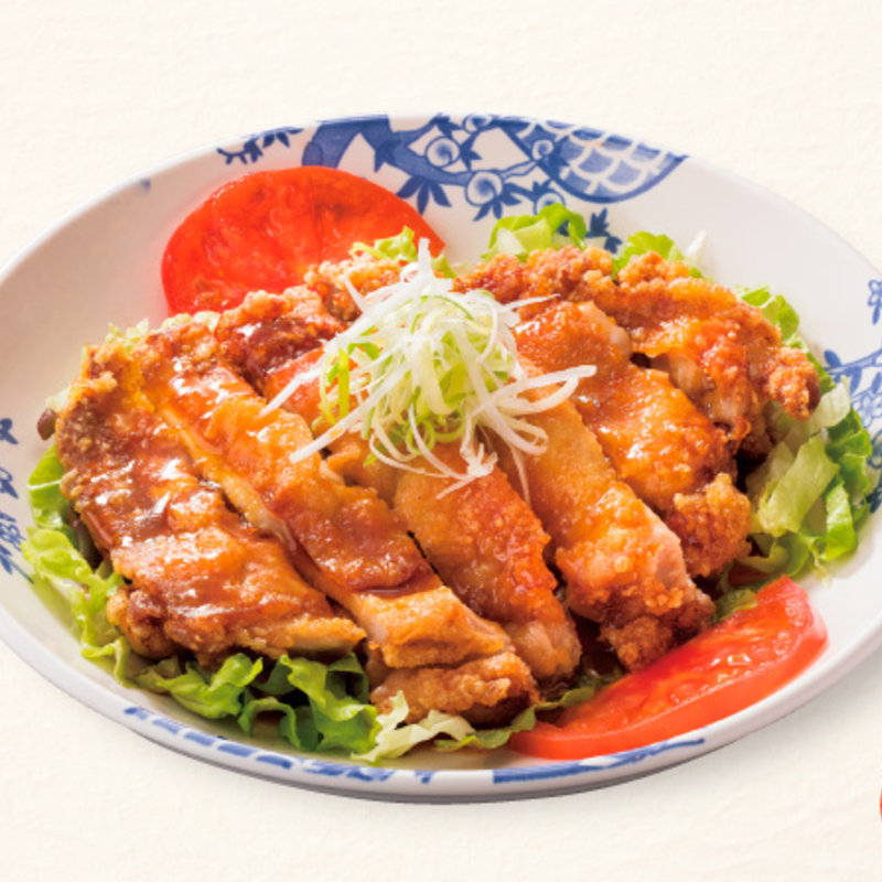 2種ソースで仕上げた大判油淋鶏(バーミヤン 豊中緑丘店)