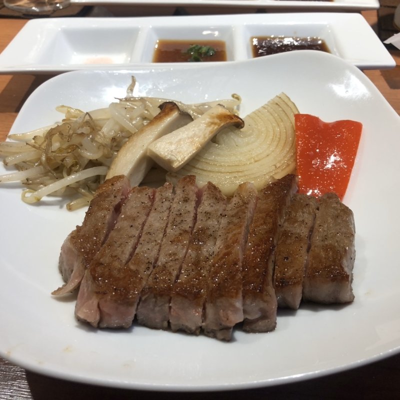 (鉄板焼+TRATTORIAらいおん )