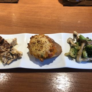 (鉄板焼+TRATTORIAらいおん )