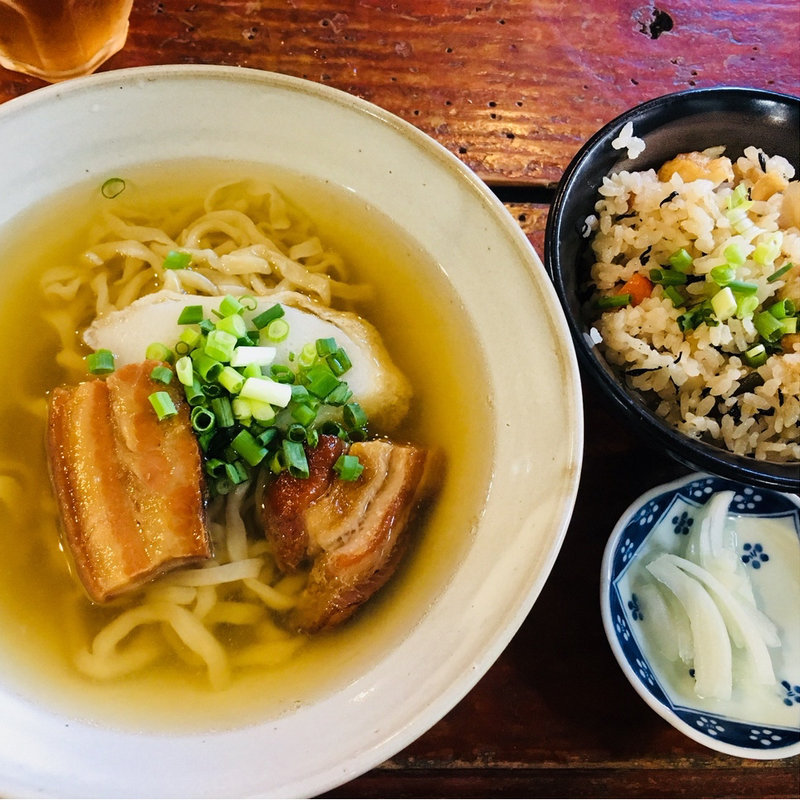 沖縄そば＋じゅーしー(玉那覇ウシ商店 （たまはなうししょうてん）)