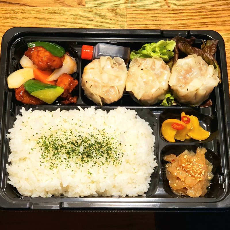 胡椒焼売&酢豚弁当(水餃子と胡椒シュウマイの二兎)