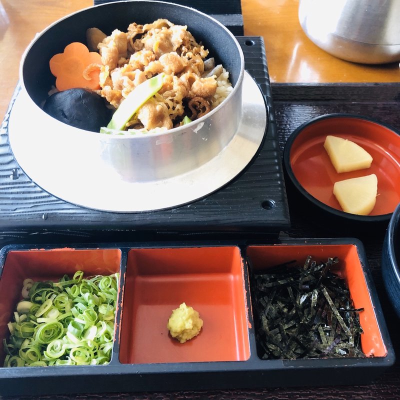 ランチ　牛ごぼう釜飯(釜寅 川崎幸店)