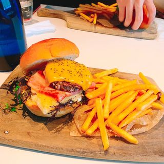 ハンバーガー(	44 APARTMENT)