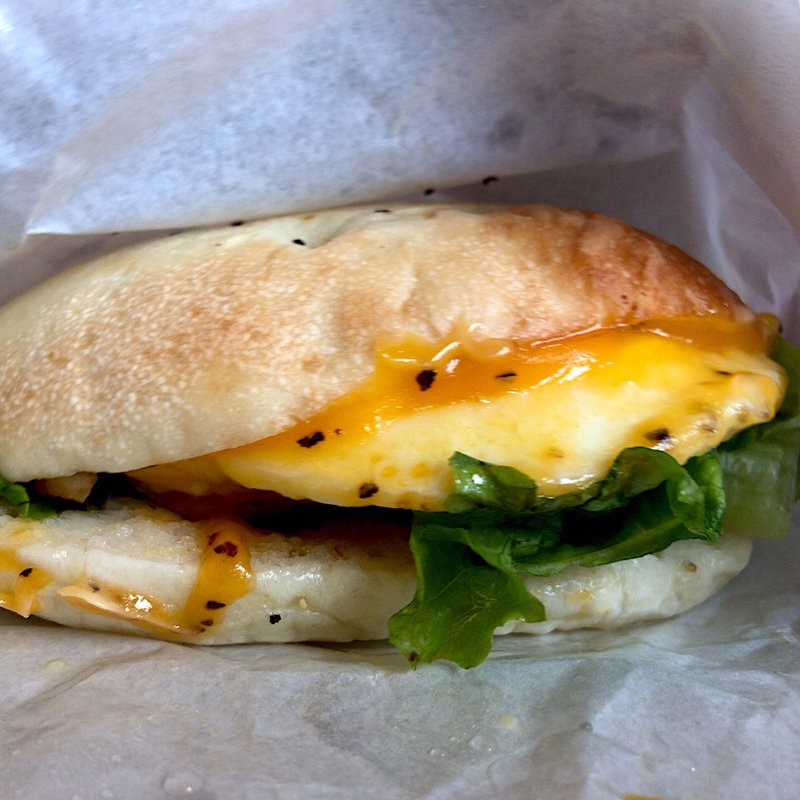 ベーコンエッグサンド(カフェ・ラット・25° 新横浜店)