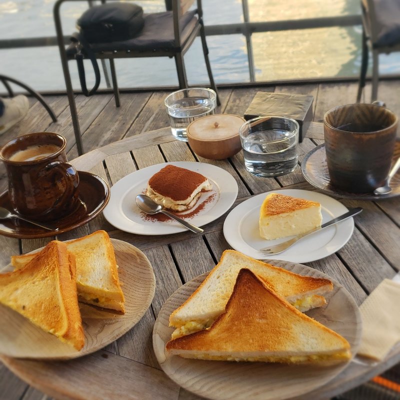 ティラミス　チーズケーキ　サンドウィッチ(MOTO COFFEE)