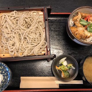 焼鳥丼セット(十割そば 古賀池上本門寺前店)