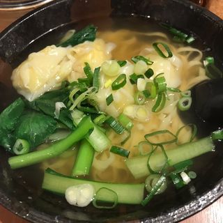 ワンタン麺(群愛茶餐廳)