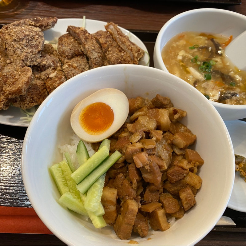 魯肉飯＋排骨＋ミニ酸辣湯麺　セット(台湾MACHI)