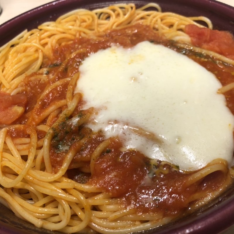 とろ〜りモッツァレラチーズのトマトパスタ(セブンイレブン)