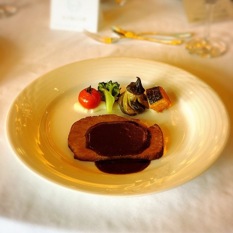 鹿児島産薩摩黒牛サーロインのロースト黒胡椒ソース(LIEBERIA)