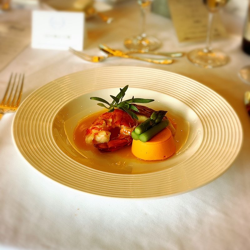 瀬戸内真鯛とカナダ産オマール海老のマリアージュ(LIEBERIA)