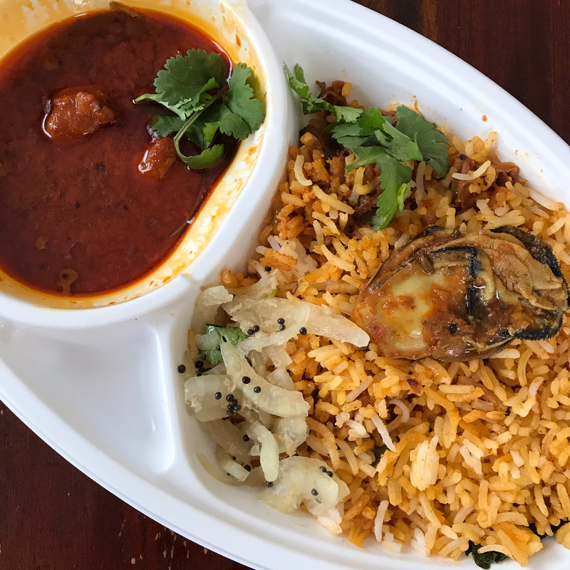 気仙沼産カキとアサリのビリヤニとチキンカレー弁当(アンドビール)