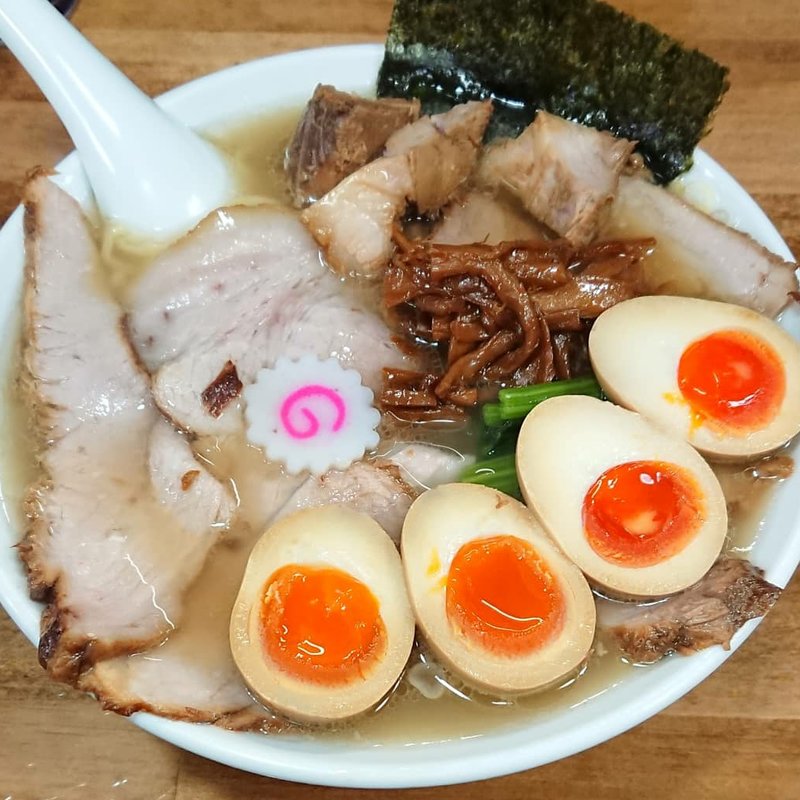 塩チャーシュー麺大盛＋味玉×2ヶ(オランダ軒)