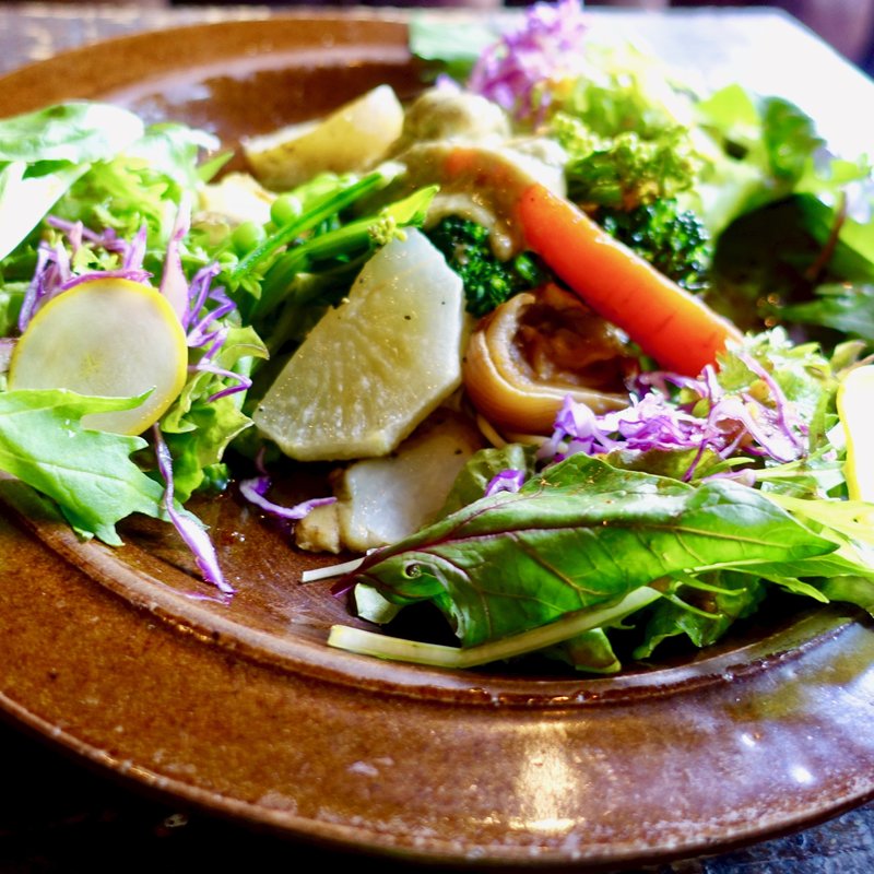 国産鶏のチーズロースト　葉玉ねぎのソース(DJANGO)