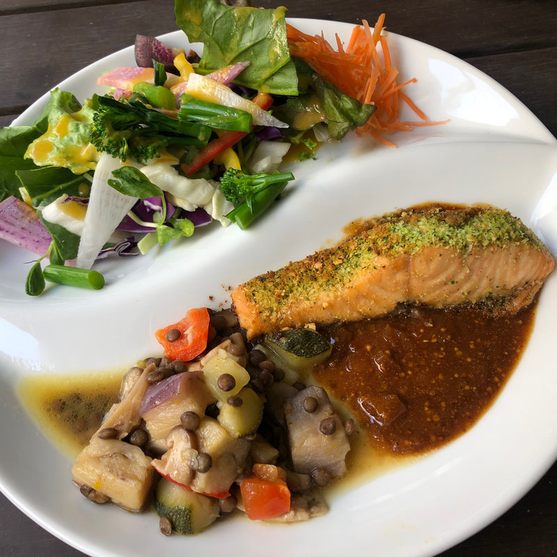 [C] 練馬農園サラダと本日のメインランチ(本日のお魚ORお肉よりお選び下さい)(ボンクラージュ （BON COURAGE）)