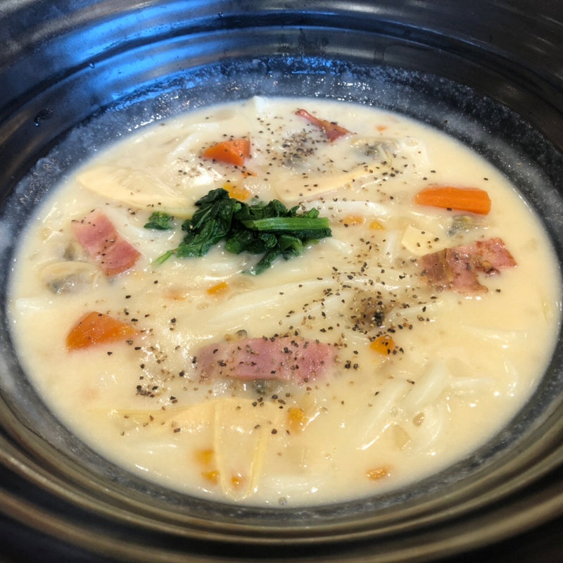 クラムチャウダーのおうどん(山水草木)