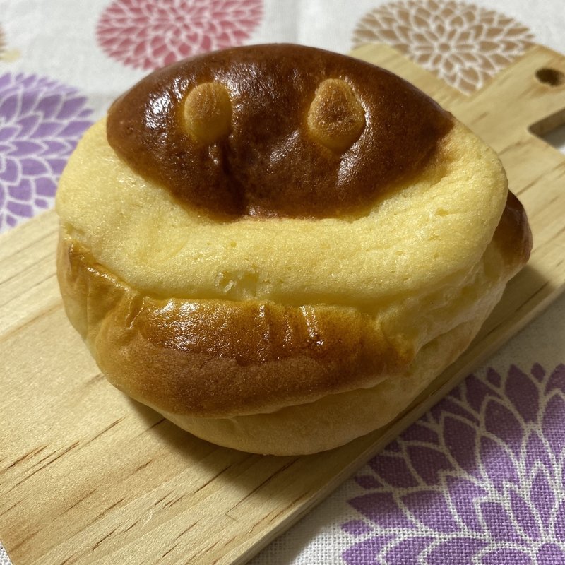 にこにこクリームパン(バターフレーク)