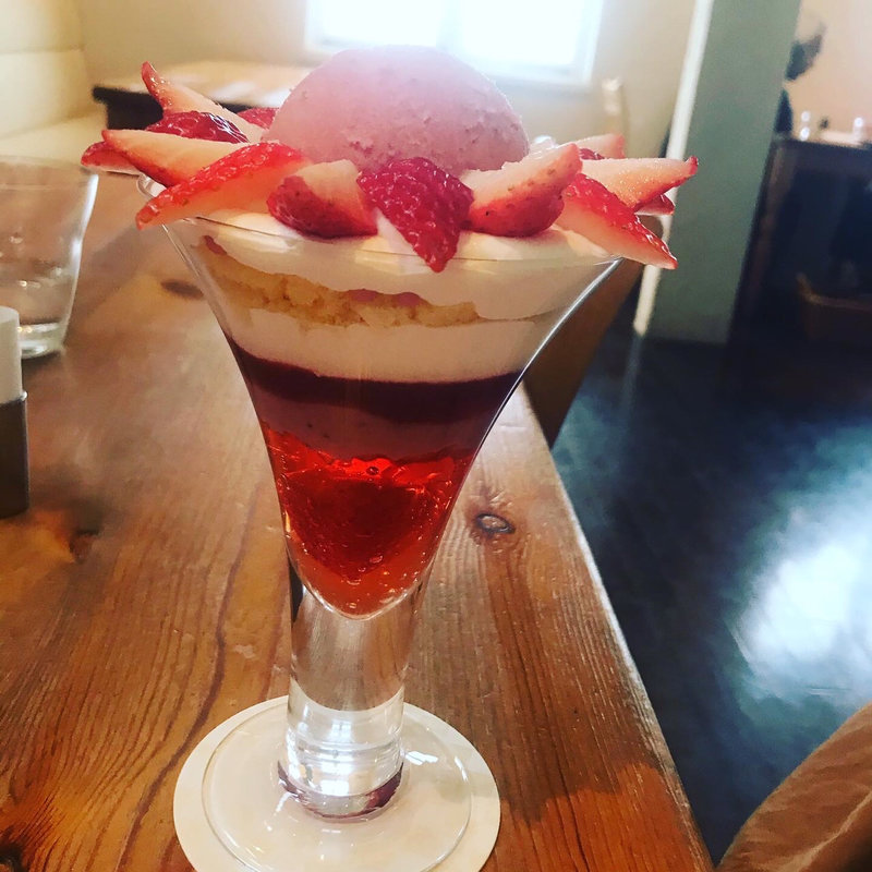 いちごパフェ(クラブハリエ ジュブリルタン （CLUB HARIE J'oublie le temps）)