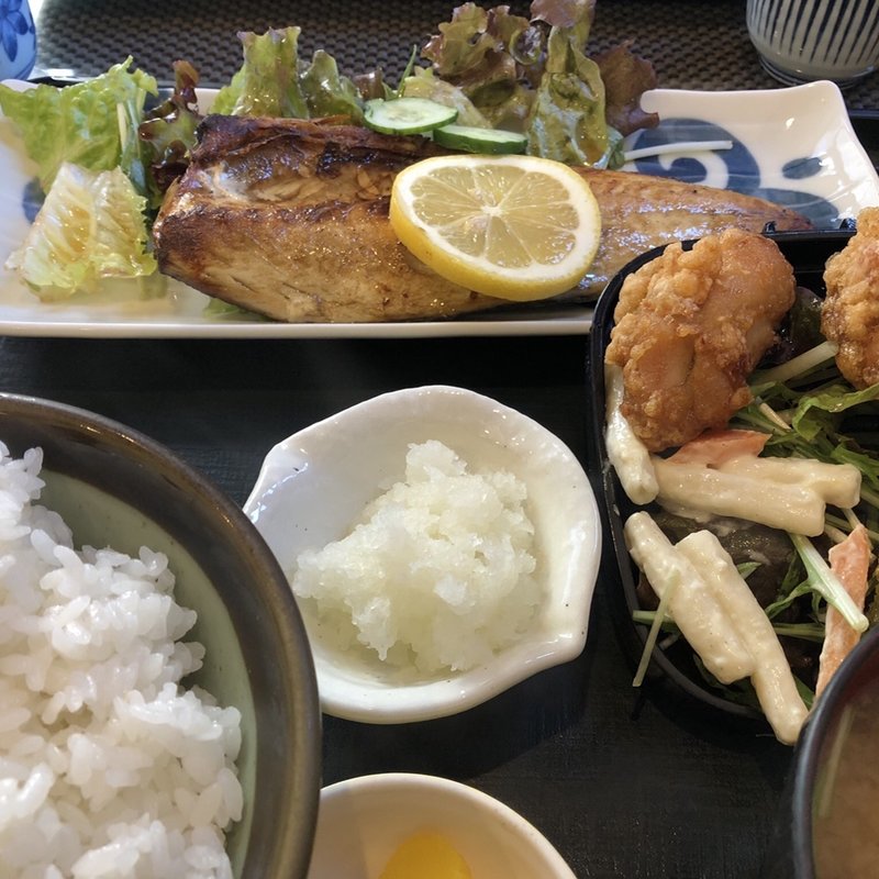 さば焼きと唐揚げ定食(えのもと食堂)