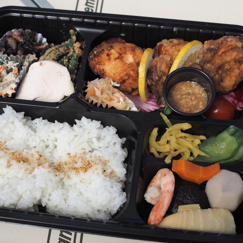 麹漬け唐揚げと九品目の野菜弁当'(テイクアウト)(鴨と醸し 鼓道)