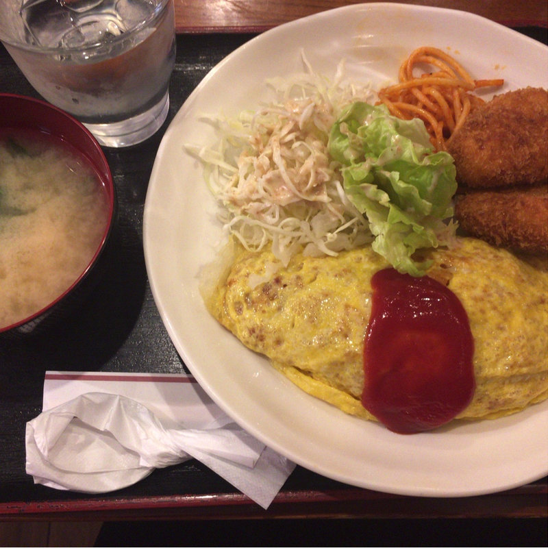 オムライスとコロッケ(ヤナギ)