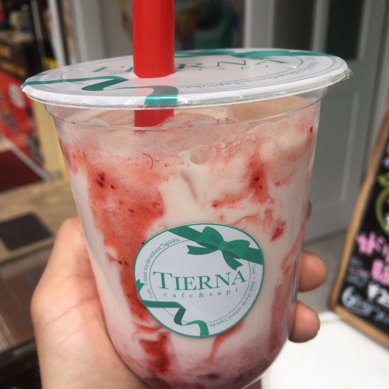 タピオカ ストロベリー(TIERNA cafe&bar 福岡店)