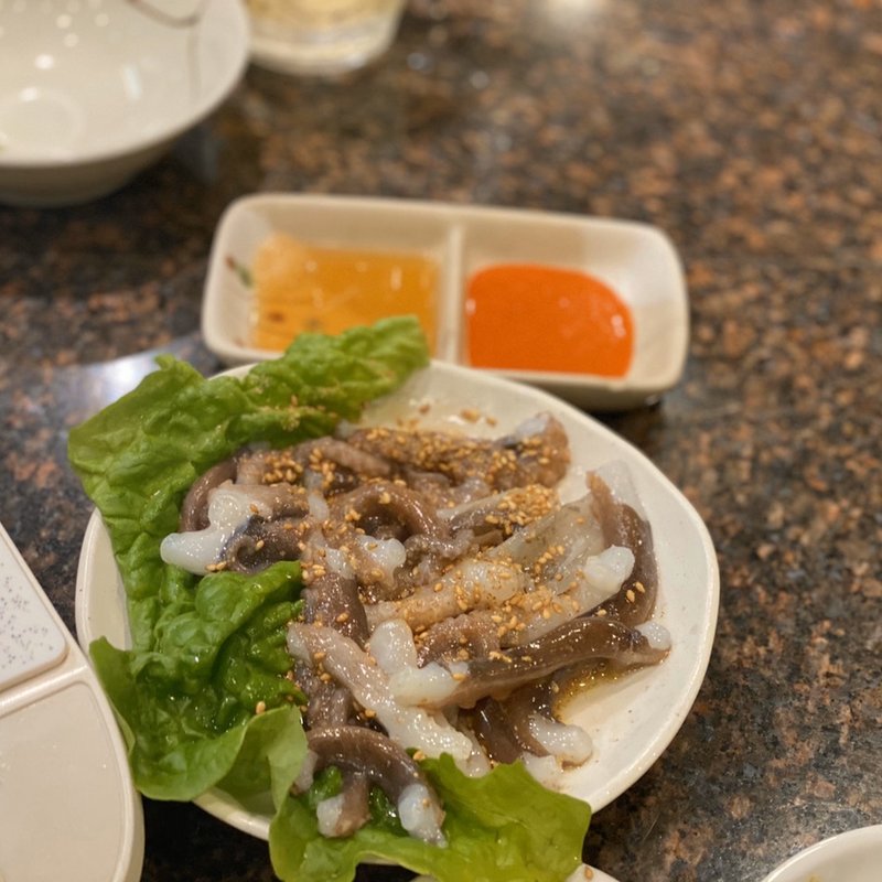 活タコおどり造り(鉄板焼きホルモンげんや)