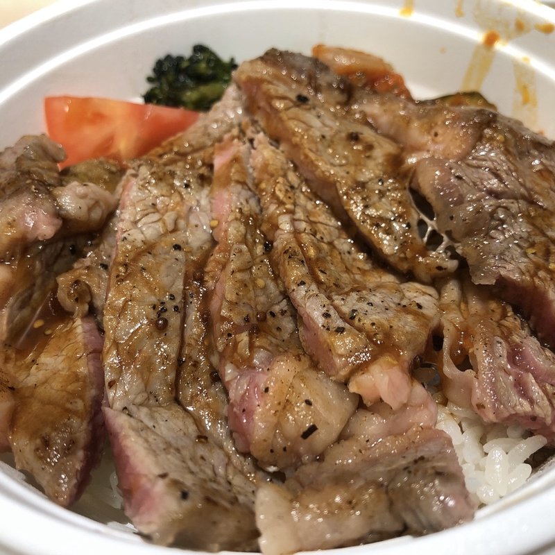 牛リブロースステーキ丼(レストラン アクールジョア （Restaurant A Coeur Joie）)